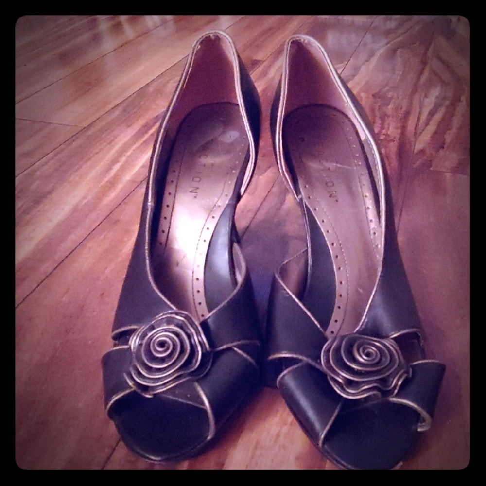 Kenneth Cole reaction bronze and gold heels